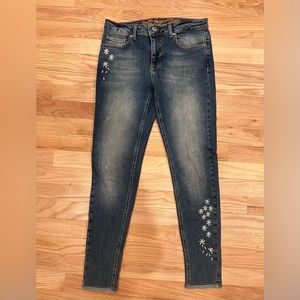 NWOT Desigual Exotic Jeans Flower Embroidery Daisy Floral Design Raw Hem